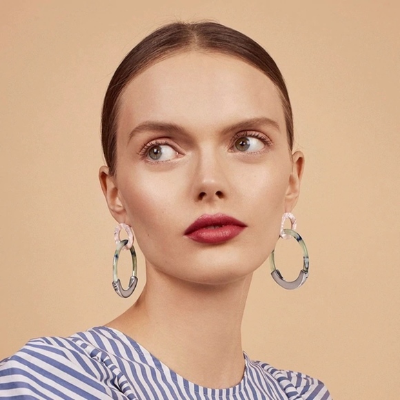 Double Hoop Gold Bar Acrylic Tortoise Earrings - Picture 4 of 6